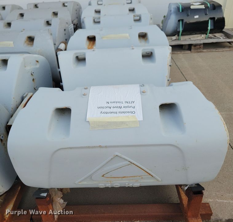 image for item JO9363 (8) AGCO Challenger 810 kg front weights