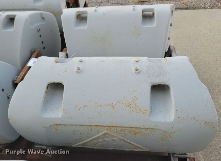 image for item JO9364 (4) AGCO Challenger 810 kg weights