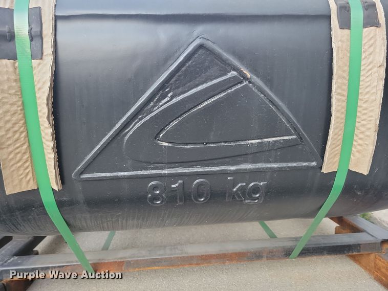 image for item JO9365 (9) AGCO Challenger 810 kg front weights