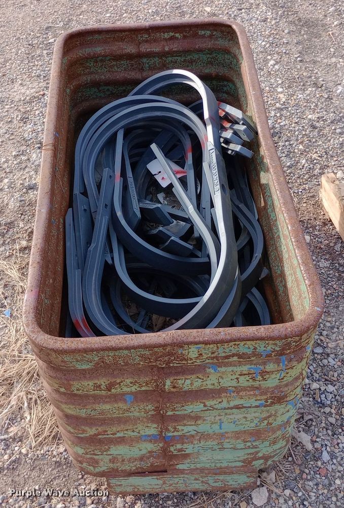 image for item MS9887 Approximately 25 hay wrap pickers