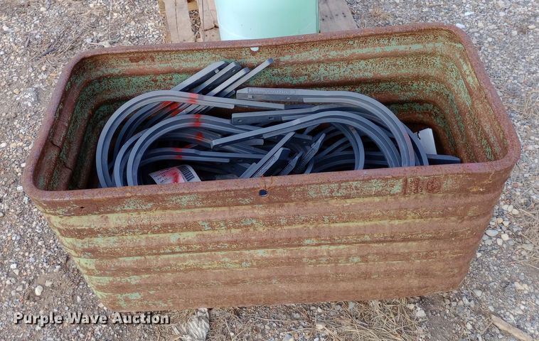 image for item MS9887 Approximately 25 hay wrap pickers