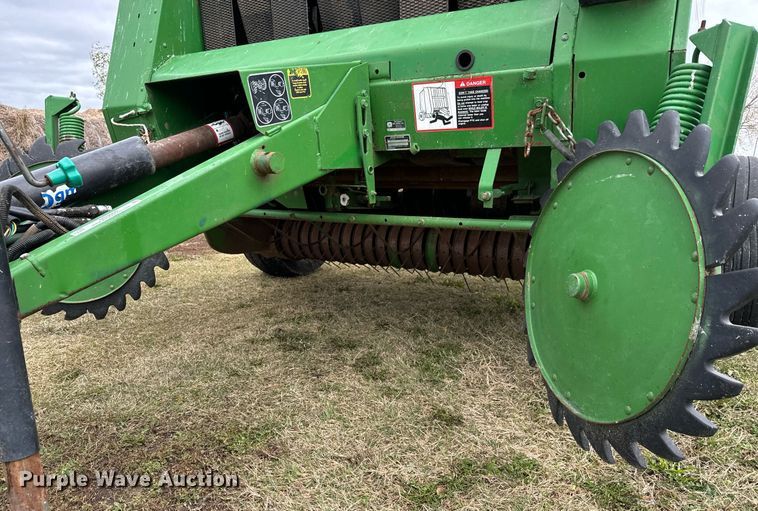 image for item MS9980 1993 John Deere  535 round baler