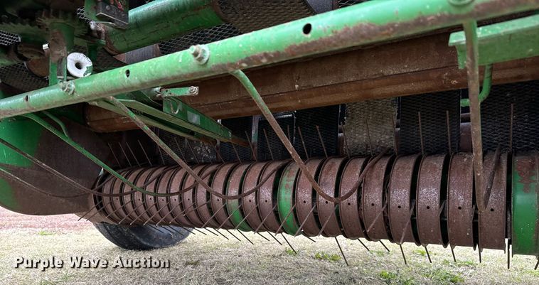 image for item MS9980 1993 John Deere  535 round baler