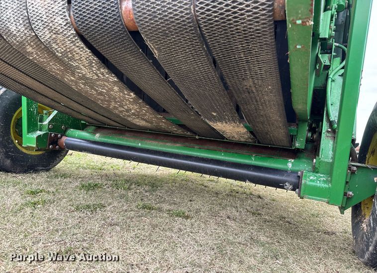 image for item MS9980 1993 John Deere  535 round baler