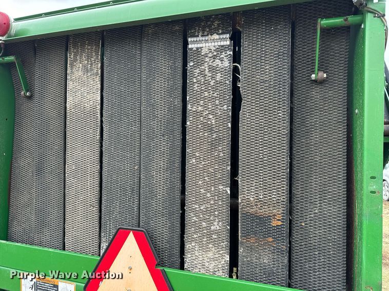 image for item MS9980 1993 John Deere  535 round baler