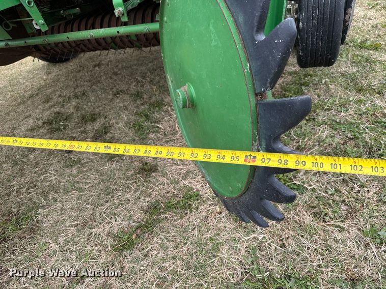 image for item MS9980 1993 John Deere  535 round baler