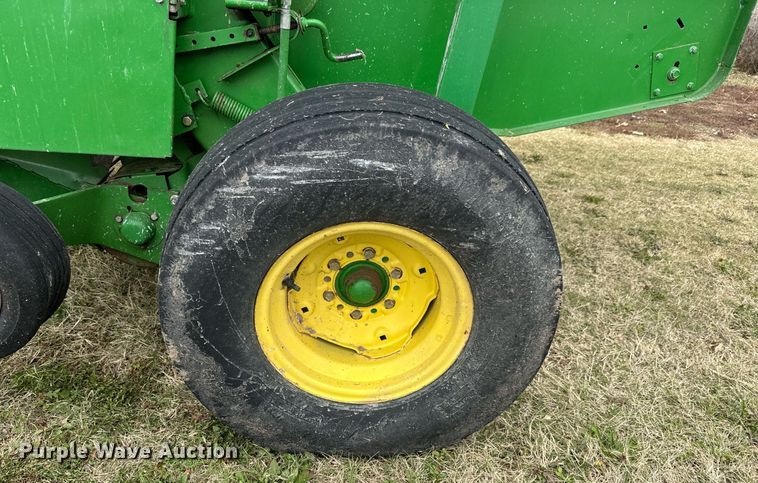 image for item MS9980 1993 John Deere  535 round baler