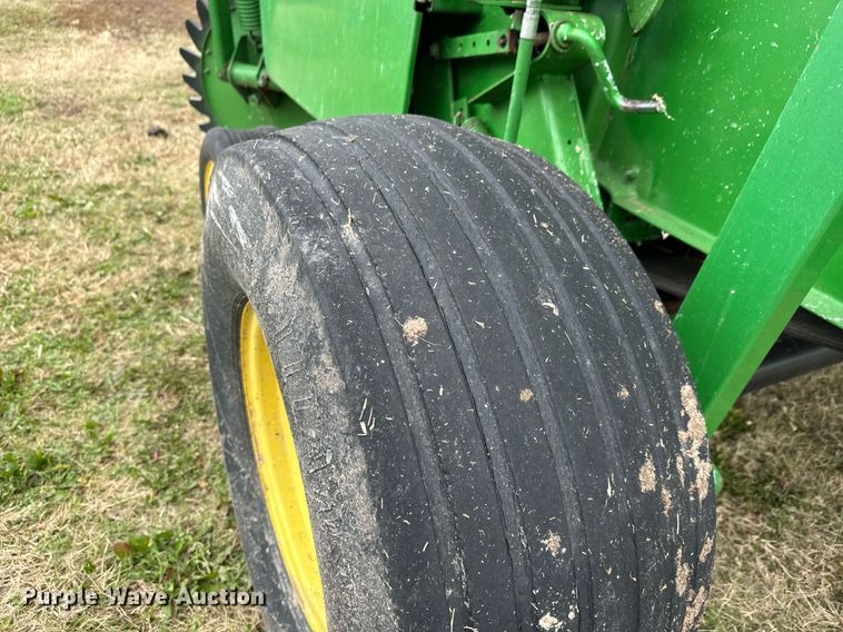 image for item MS9980 1993 John Deere  535 round baler