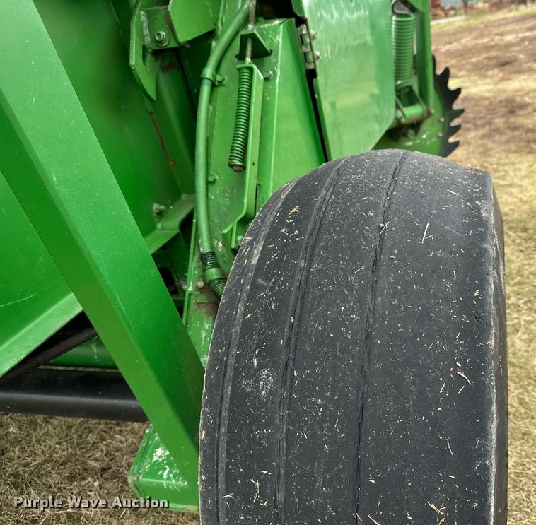 image for item MS9980 1993 John Deere  535 round baler