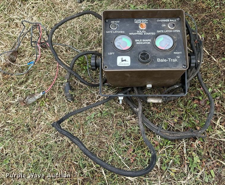 image for item MS9980 1993 John Deere  535 round baler