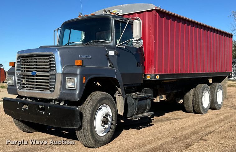 image for item MS9986 1995 Ford L8000 grain truck