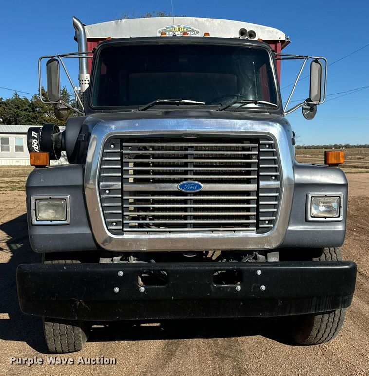 image for item MS9986 1995 Ford L8000 grain truck