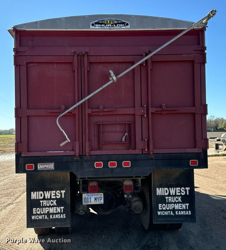 image for item MS9986 1995 Ford L8000 grain truck