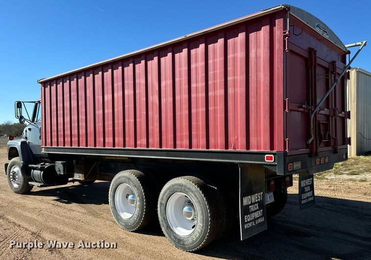 image for item MS9986 1995 Ford L8000 grain truck