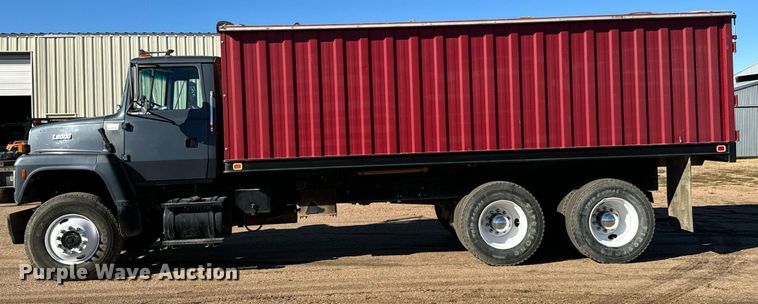 image for item MS9986 1995 Ford L8000 grain truck
