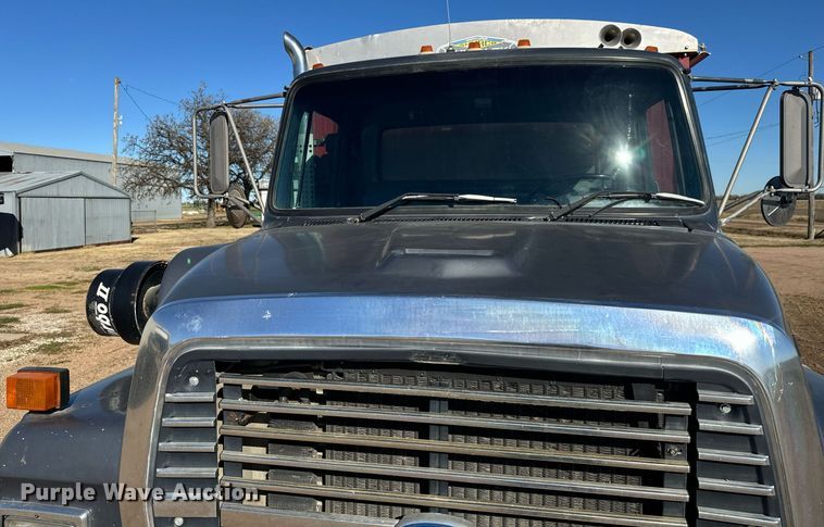 image for item MS9986 1995 Ford L8000 grain truck