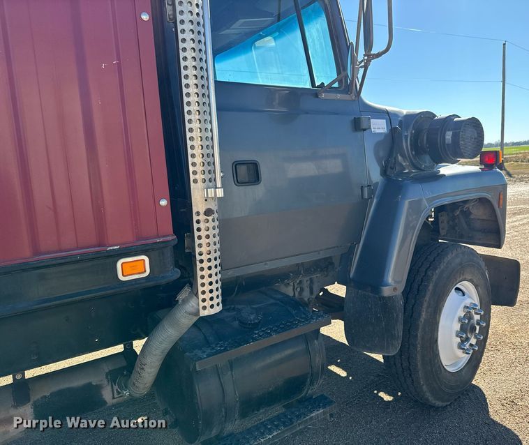 image for item MS9986 1995 Ford L8000 grain truck