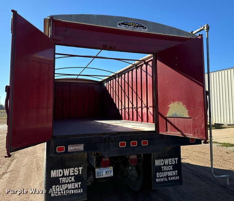 image for item MS9986 1995 Ford L8000 grain truck