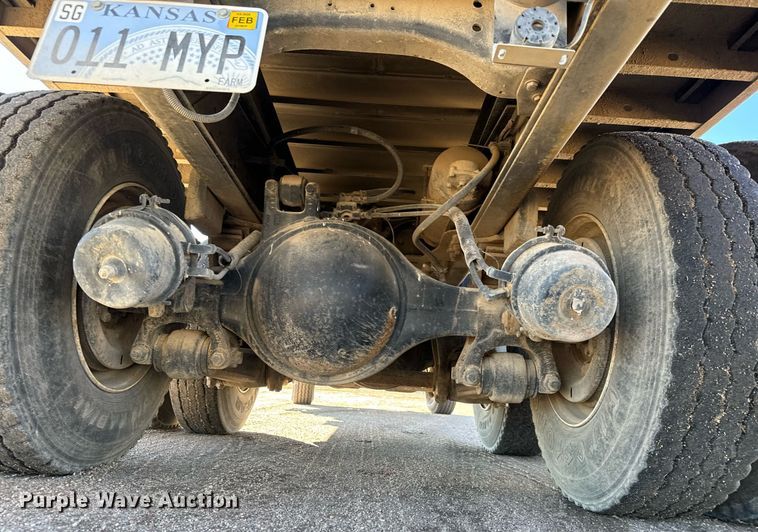 image for item MS9986 1995 Ford L8000 grain truck