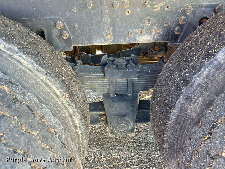 image for item MS9986 1995 Ford L8000 grain truck