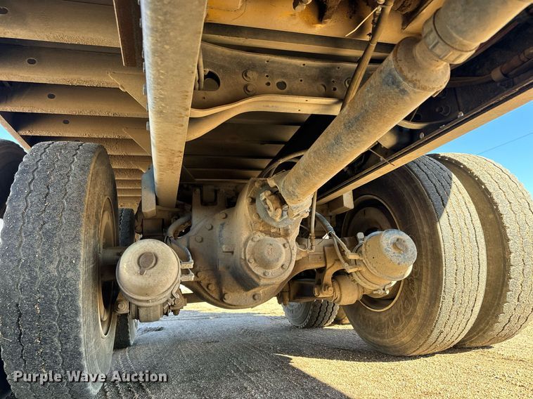 image for item MS9986 1995 Ford L8000 grain truck