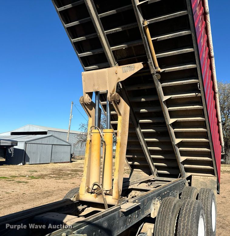 image for item MS9986 1995 Ford L8000 grain truck