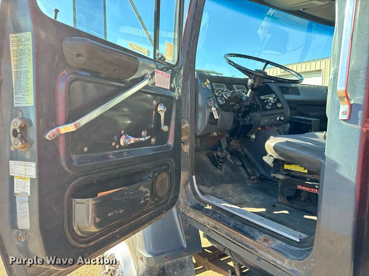 image for item MS9986 1995 Ford L8000 grain truck