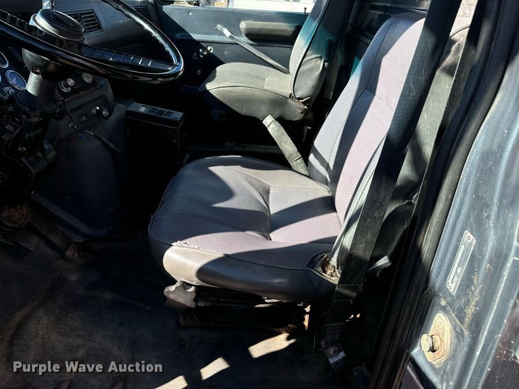 image for item MS9986 1995 Ford L8000 grain truck