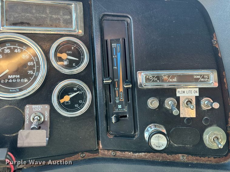 image for item MS9986 1995 Ford L8000 grain truck