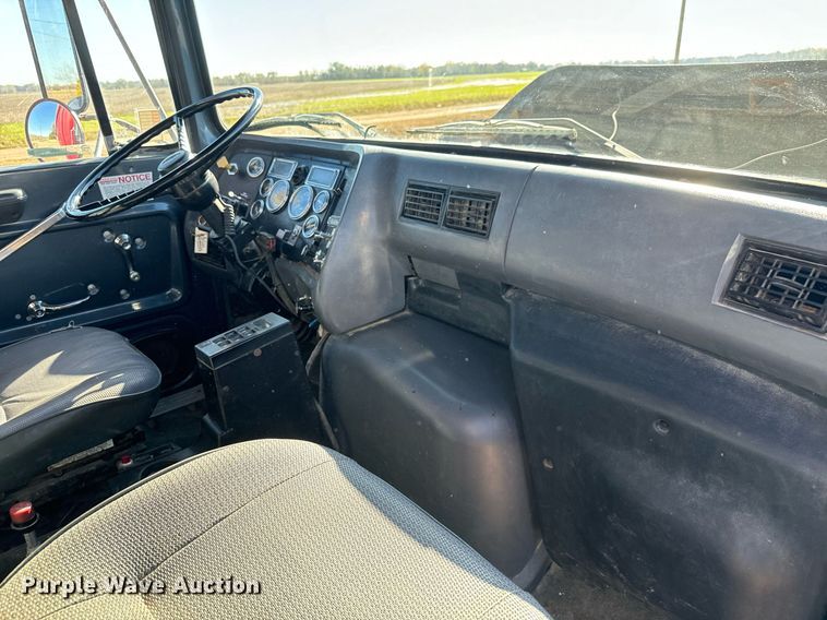 image for item MS9986 1995 Ford L8000 grain truck