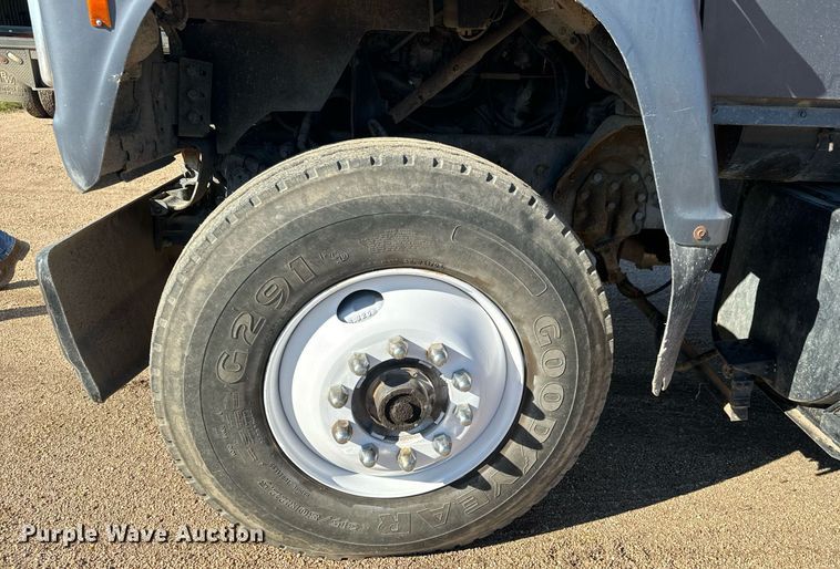 image for item MS9986 1995 Ford L8000 grain truck