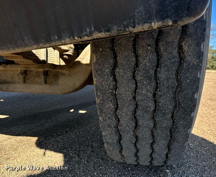 image for item MS9986 1995 Ford L8000 grain truck