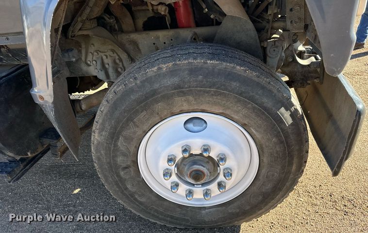 image for item MS9986 1995 Ford L8000 grain truck