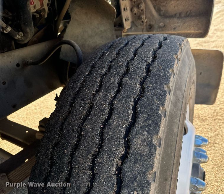 image for item MS9986 1995 Ford L8000 grain truck