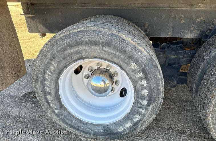 image for item MS9986 1995 Ford L8000 grain truck