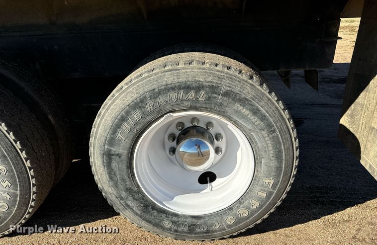 image for item MS9986 1995 Ford L8000 grain truck