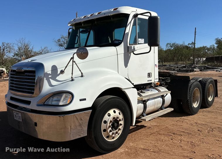 image for item DD3440 2008 Freightliner Columbia 120 semi truck