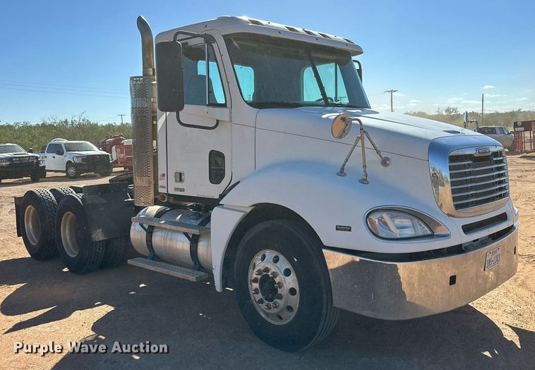 image for item DD3440 2008 Freightliner Columbia 120 semi truck