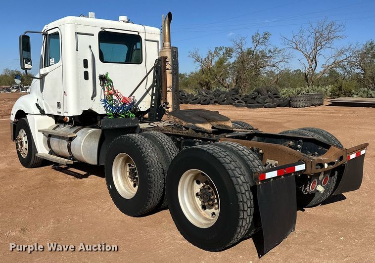 image for item DD3440 2008 Freightliner Columbia 120 semi truck