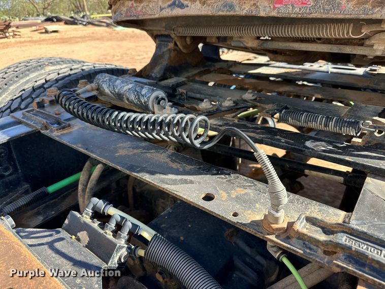 image for item DD3440 2008 Freightliner Columbia 120 semi truck