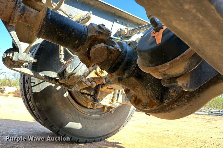 image for item DD3440 2008 Freightliner Columbia 120 semi truck