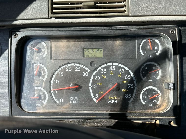 image for item DD3440 2008 Freightliner Columbia 120 semi truck