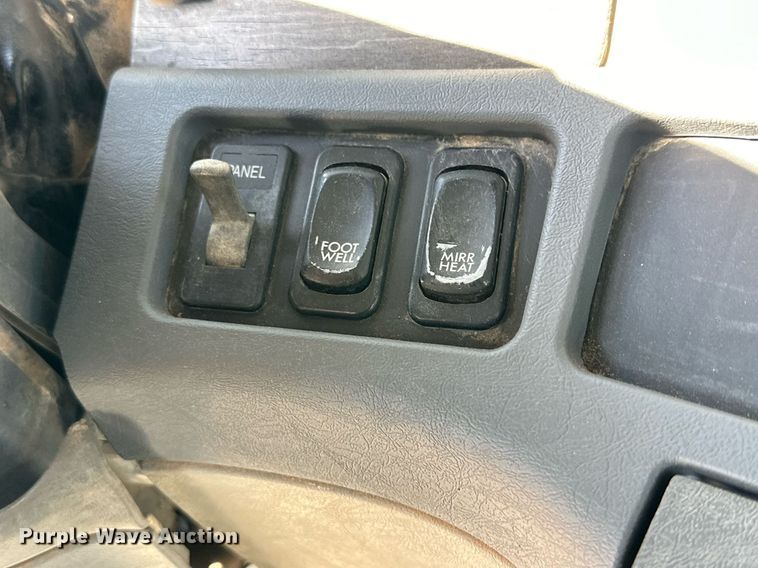 image for item DD3440 2008 Freightliner Columbia 120 semi truck