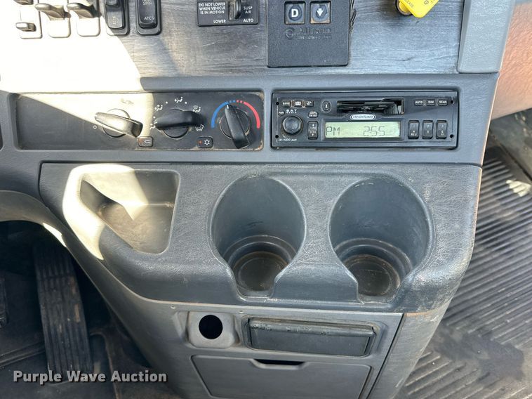 image for item DD3440 2008 Freightliner Columbia 120 semi truck