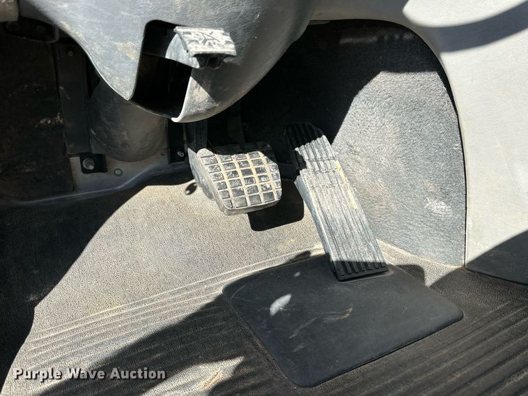 image for item DD3440 2008 Freightliner Columbia 120 semi truck