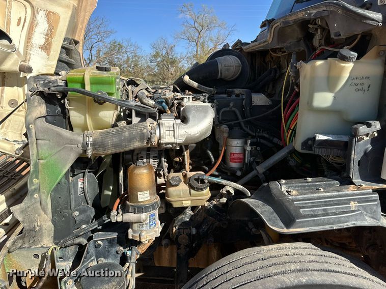 image for item DD3440 2008 Freightliner Columbia 120 semi truck