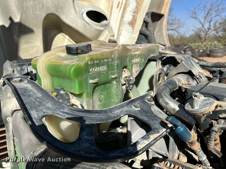 image for item DD3440 2008 Freightliner Columbia 120 semi truck