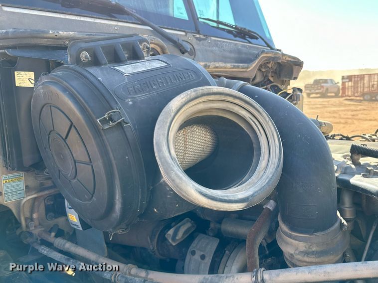 image for item DD3440 2008 Freightliner Columbia 120 semi truck