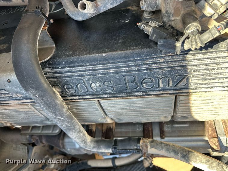 image for item DD3440 2008 Freightliner Columbia 120 semi truck