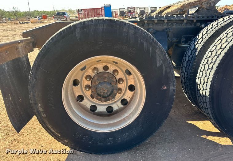 image for item DD3440 2008 Freightliner Columbia 120 semi truck